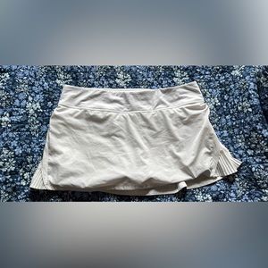 white lululemon play off the pleats skirt size 12